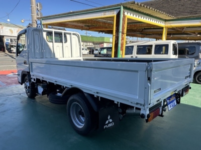 キャンター(三菱)登録済未使用車 後方