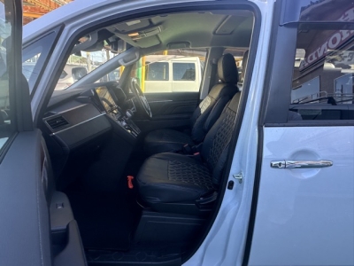 デリカD:5 4WD(三菱)レンタＵＰ 前席内装