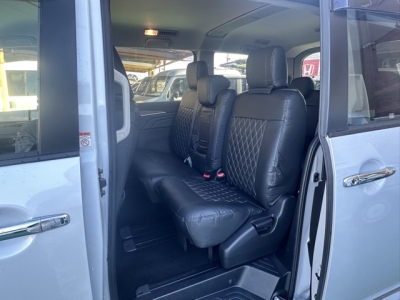 デリカD:5 4WD(三菱)レンタＵＰ 後席内装