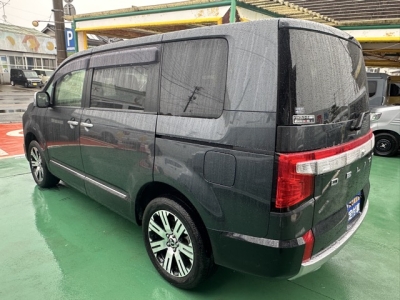 デリカD:5 4WD(三菱)レンタＵＰ 後方