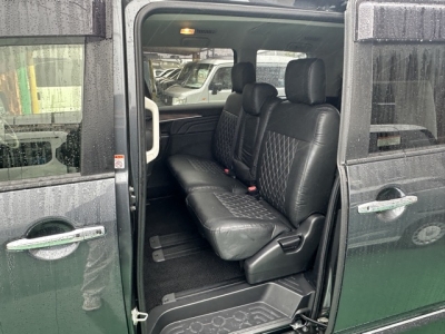 デリカD:5 4WD(三菱)レンタＵＰ 後席内装