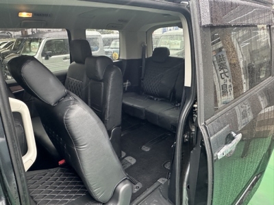 デリカD:5 4WD(三菱)レンタＵＰ 後席から見た前席