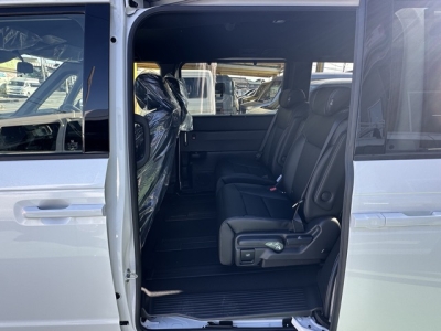 ステップワゴン(ホンダ)登録済未使用車 後席内装