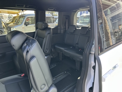 ステップワゴン(ホンダ)登録済未使用車 後席から見た前席