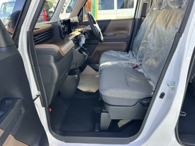 ルークス(ニッサン)新車見本展示無 前席内装