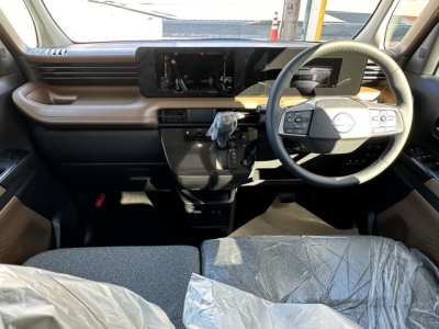ルークス(ニッサン)新車見本展示無 後席から見た前席