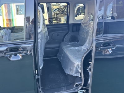 ルークス(ニッサン)新車見本展示無 後席内装