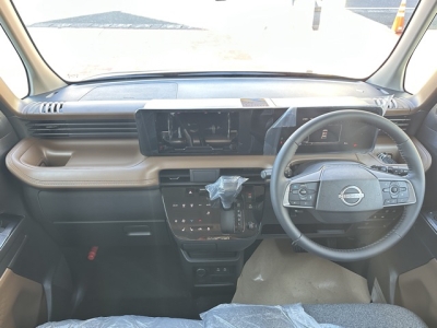 ルークス(ニッサン)新車見本展示無 後席から見た前席