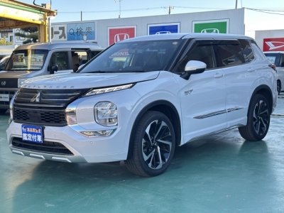 アウトランダーPHEV(三菱)中古車 前方