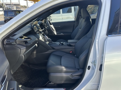 ハリアーハイブリッド(トヨタ)中古車 前席内装