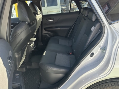 ハリアーハイブリッド(トヨタ)中古車 後席内装