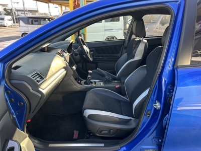 WRX STI(スバル)中古車 前席内装