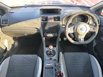 WRX STI(スバル)中古車 後席内装