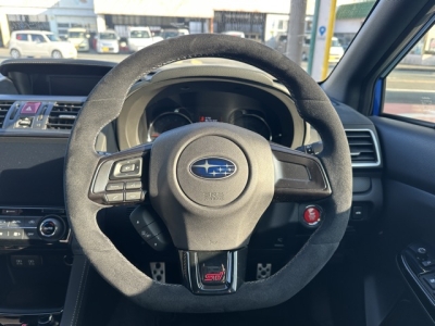 WRX STI(スバル)中古車 後席から見た前席