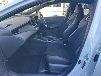 GRカローラ(トヨタ)中古車 前席内装