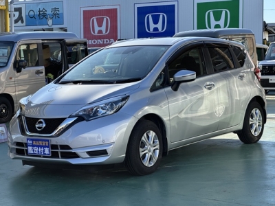 ノート(ニッサン)中古車 前方