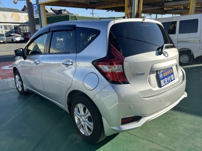 ノート(ニッサン)中古車 後方