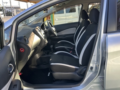 ノート(ニッサン)中古車 前席内装
