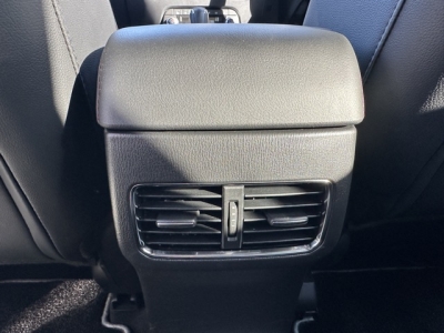 CX-5(マツダ)中古車 後席から見た前席