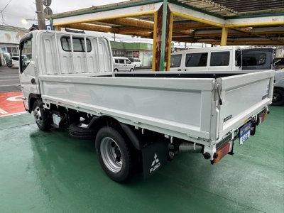 キャンター(三菱)レンタ登録済未使用車 後方