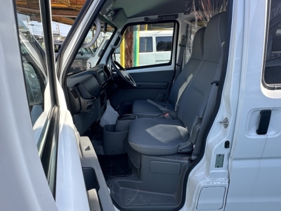 ミニキャブミーブ(三菱)中古車 前席内装