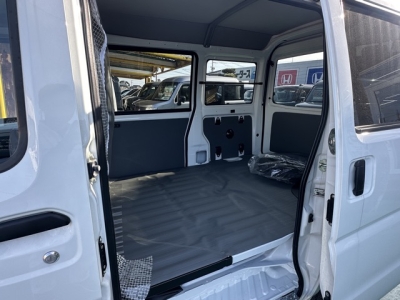 ミニキャブミーブ(三菱)中古車 後席内装