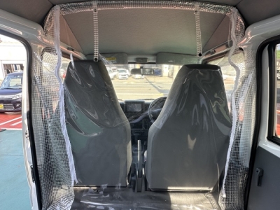 ミニキャブミーブ(三菱)中古車 後席から見た前席