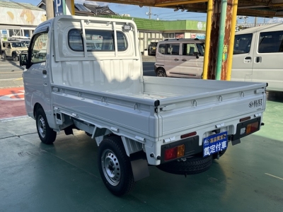 ハイゼットトラック(ダイハツ)届出済未使用車 後席から見た前席