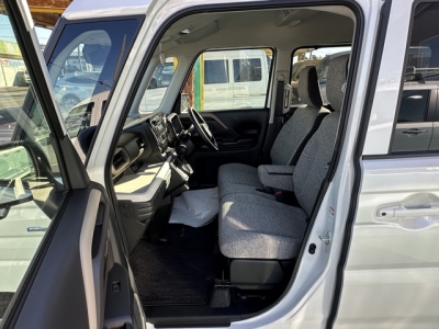 新型スペーシアのOEM(スズキ)中古車 前席内装