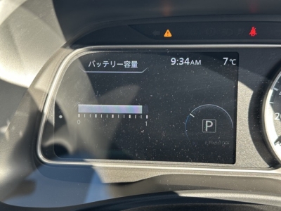 リーフ(ニッサン)登録済未使用車 前席内装