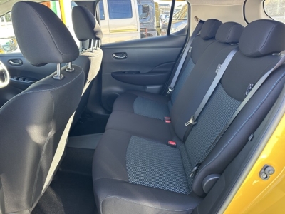 リーフ(ニッサン)登録済未使用車 後席から見た前席
