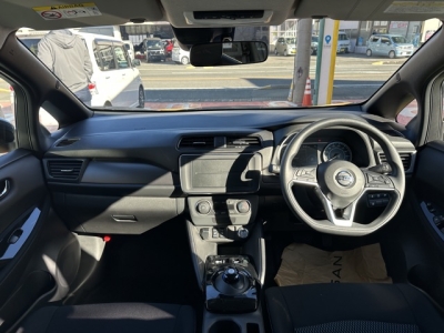 リーフ(ニッサン)登録済未使用車 内外装写真