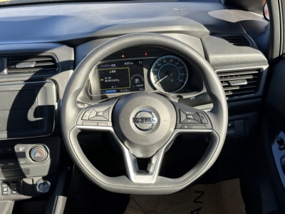 リーフ(ニッサン)登録済未使用車 内外装写真他