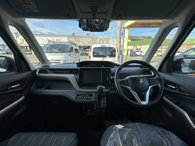 新型ソリオ(スズキ)新車見本展示無 後席から見た前席