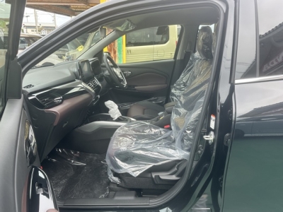 フロンクス(スズキ)新車見本展示無 前席内装