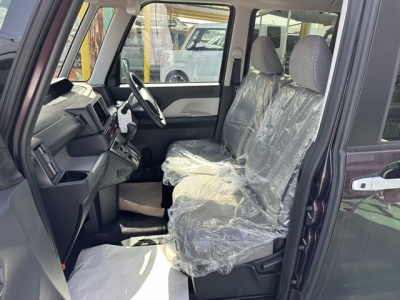 タント(ダイハツ)新車見本展示無 前席内装