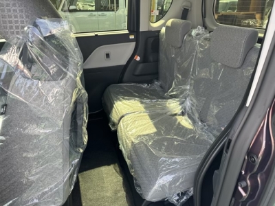 タント(ダイハツ)新車見本展示無 後席内装