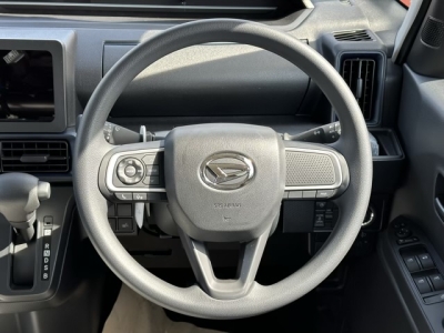 タント(ダイハツ)新車見本展示無 内外装写真