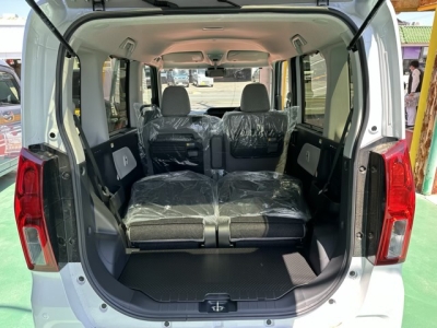 タント(ダイハツ)新車見本展示無 内外装写真他２