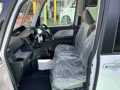 タント(ダイハツ)新車見本展示無 前席内装