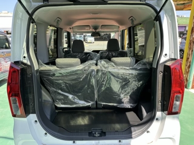 タント(ダイハツ)新車見本展示無 内外装写真他１