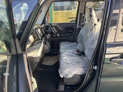新型スペーシア(スズキ)届出済未使用車 前席内装