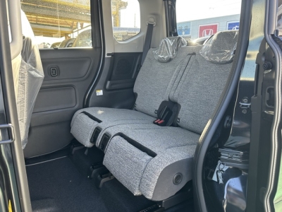 新型スペーシア(スズキ)届出済未使用車 後席内装