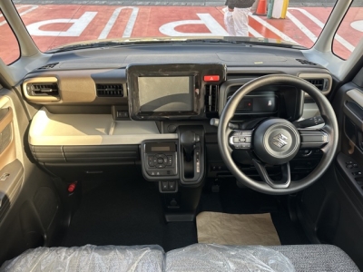 新型スペーシア(スズキ)届出済未使用車 後席から見た前席