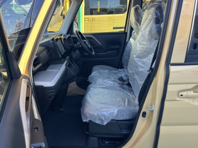 新型スペーシア(スズキ)届出済未使用車 前席内装