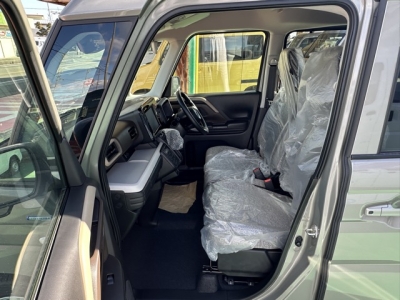 新型スペーシア(スズキ)届出済未使用車 前席内装