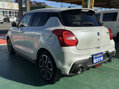 スイフトスポーツ(スズキ)登録済未使用車 後方