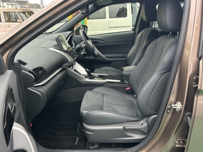 エクリプスクロスPHEV(三菱)中古車 前席内装