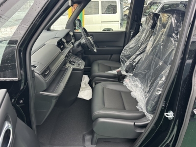 ステップワゴン(ホンダ)登録済未使用車 前席内装