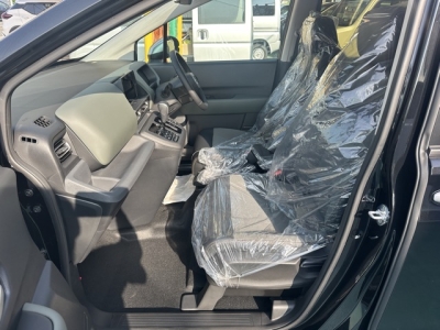 新型フリード(ホンダ)新車見本展示無 前席内装